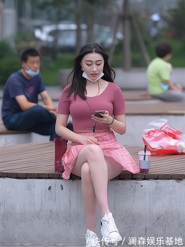 高腰|身材微胖不要紧，百褶短裙可以让你显瘦还显年轻