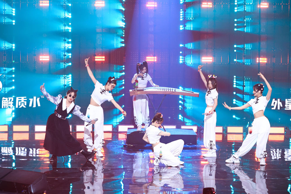 SING女团《中国潮音》改编《中国功夫》 魔性啾咪与多样才艺吸睛