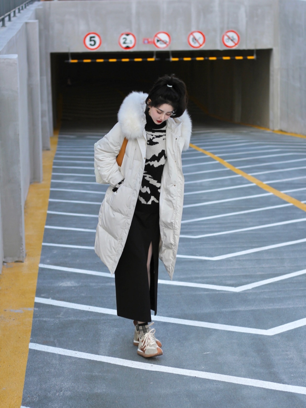 羽绒服|萧瑟冬日没在怕,一定要尝试的五套羽绒服搭配,秒变雪地小精灵