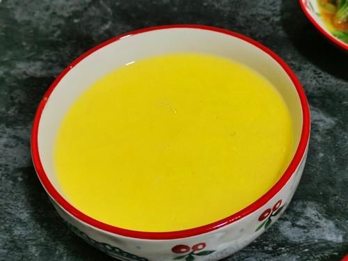 女儿的一人食晚餐，有菜有粥有主食，女儿：还是在家吃饭舒服