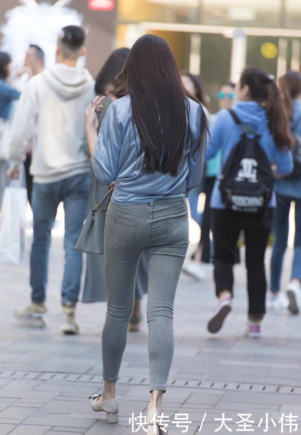 颜值|美女街拍:这才是真正的气质女神,光是看颜值,估计就会有很多人追求她吧