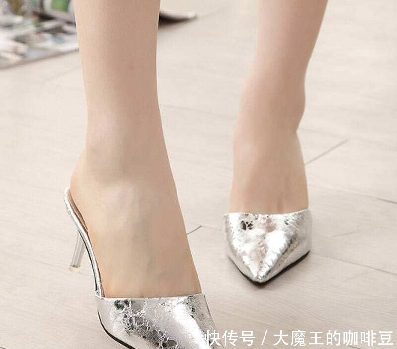 气质|细跟鞋有一种轻盈感,完美体现女性的柔美