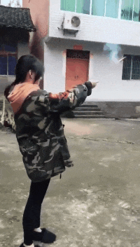 |搞笑GIF:在驾校这样练车 我就不信你练不好