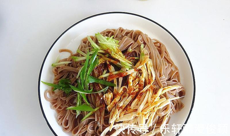 鸡胸肉|伏天，我的瘦身晚餐就一盘，好吃顶饱又低脂，一周至少吃三回！