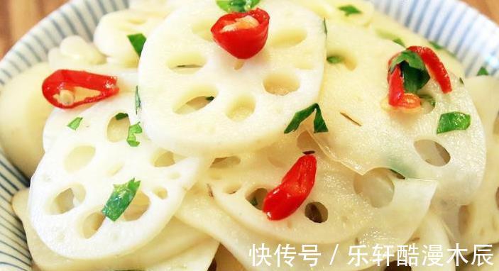 凉拌藕片|做凉拌莲藕焯水时多加一个料，莲藕不发黑，片片白净，更加脆爽