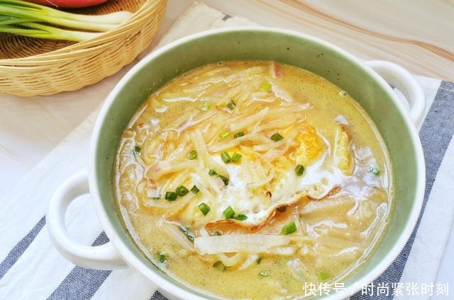 萝卜加2个鸡蛋,煮出来的汤竟如此鲜美,天冷喝,暖身暖胃还低脂