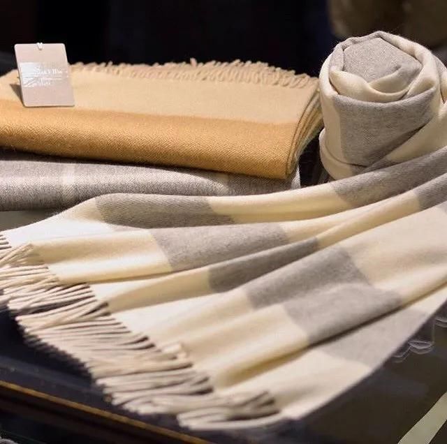  山羊|还在冲 Burberry？它才是更有“性价比”的羊绒围巾
