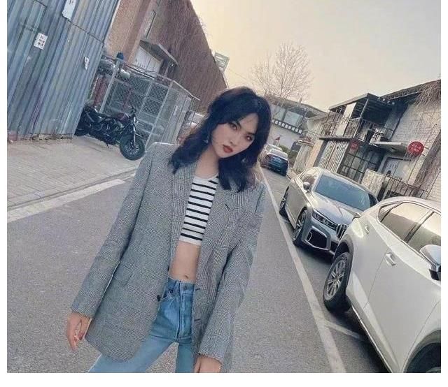 下凡|手可摘星辰却称自己要追梦，姚安娜的“下凡”，迎来一片“差评”