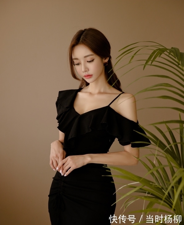连衣裙|紧身连衣裙增添了立体感，穿着具有迷人的女性味