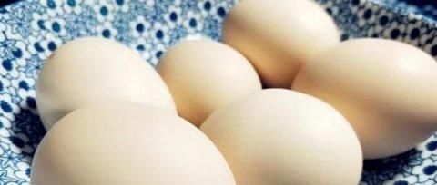 煮鸡蛋,不要直接加水煮,多加这一步,鸡蛋更香嫩,好剥壳