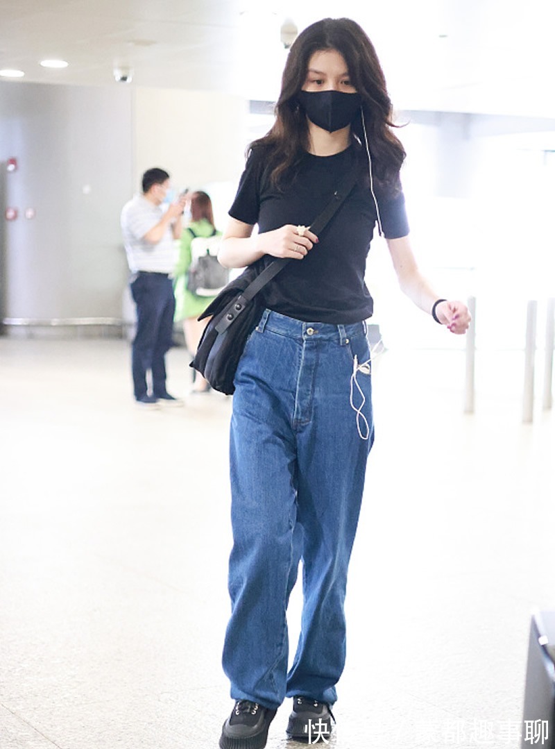 时髦|夏末初秋这么穿牛仔裤,时髦有个性