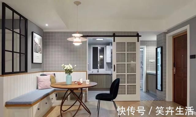 电视|头一次见这样的客厅，电视墙高1.5米，沙发墙做柜子，漂亮又实用