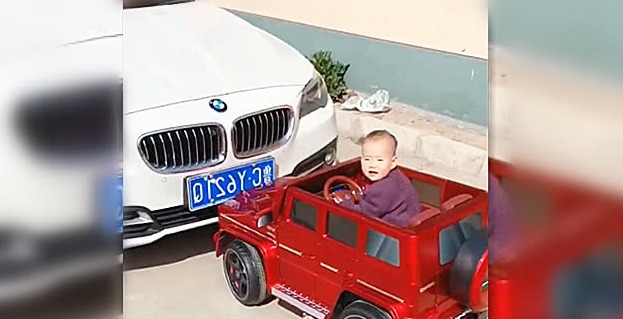 舅舅|自舅舅得罪了外甥,他的“宝马”就遭到无情的报复,网友亲外甥