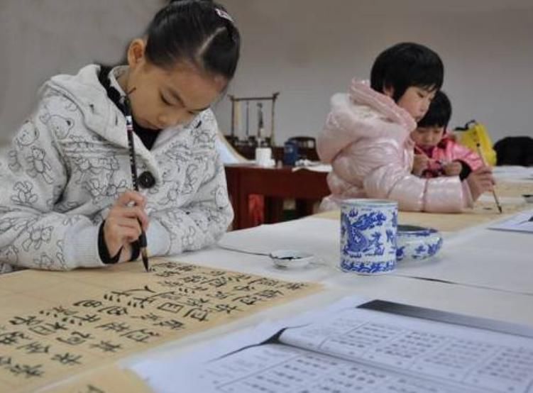 兴趣|你为自家孩子报名了哪些兴趣辅导班?学钢琴过时了,第一种烧钱呀