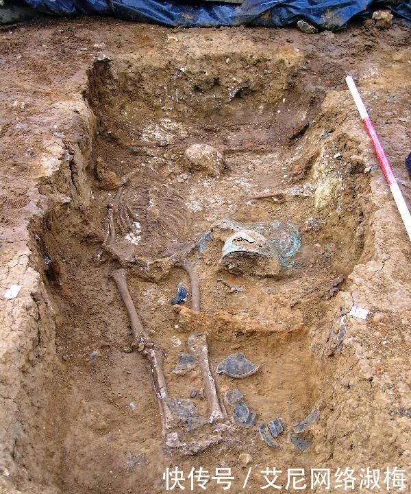 雇佣兵|考古学家挖到“古代雇佣兵”,胳膊与身体分离,随葬品全是武器