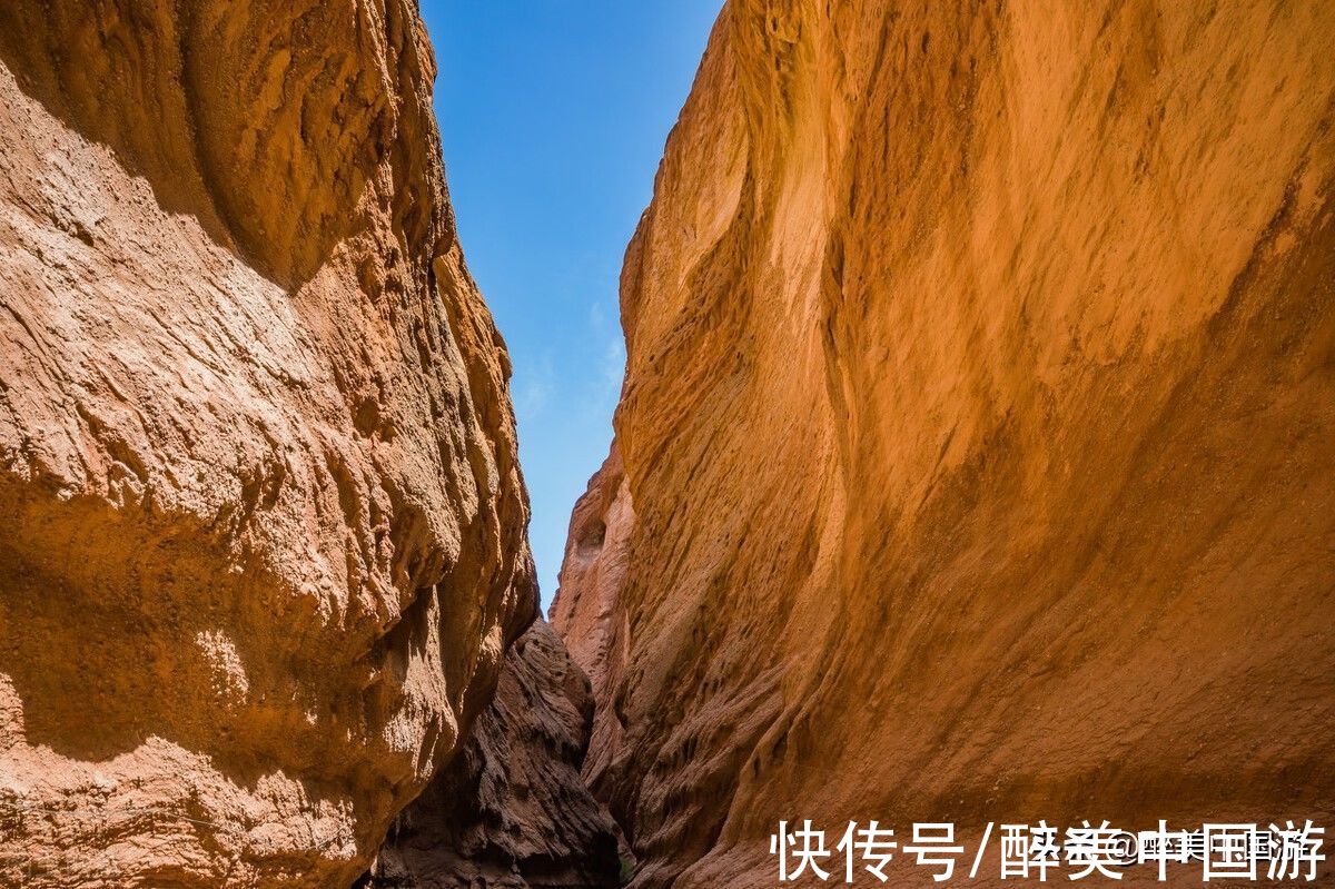 云霄|探访神秘大峡谷，红褐色的巨型山体群直插云霄，景色动人心魄