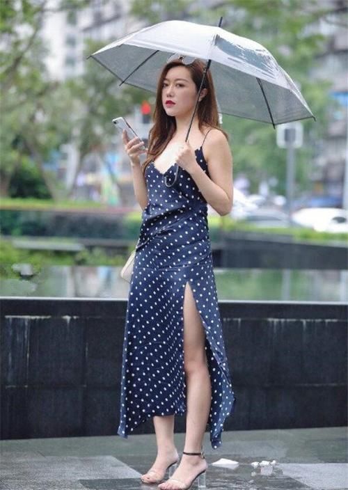 身材|穿包臀裙的空姐，白色设计很是迷人，搭配高跟鞋秀出性感身材