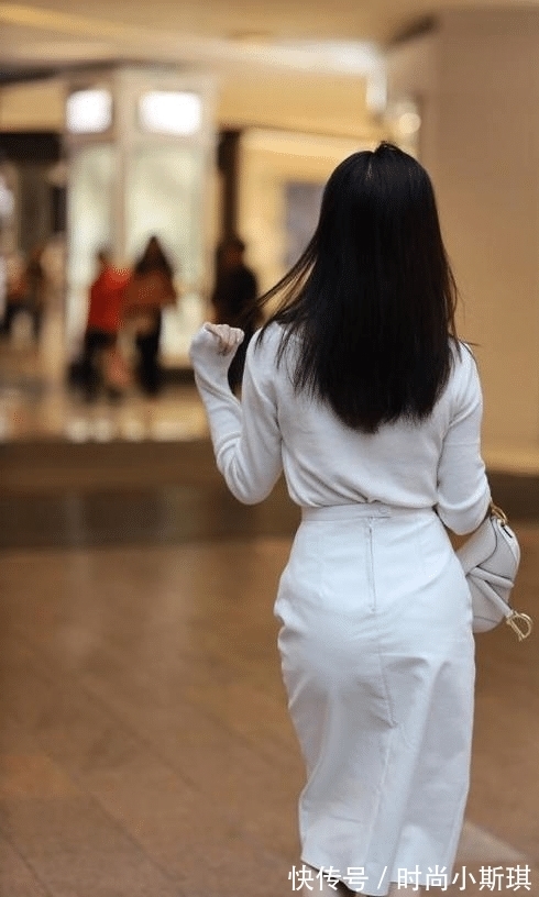 气质|选用简洁美观的半身裙,让气质更加优雅自信