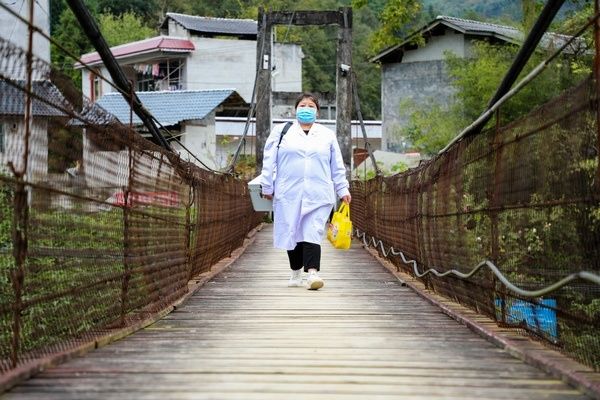 绥阳县|陈远秋：摩托车上建起“流动诊所”