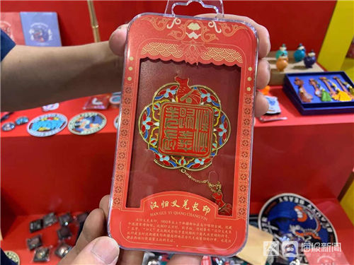 镇纸|“衣冠神兽”“兵兵有礼”,西安的“明潮”这厢有礼啦