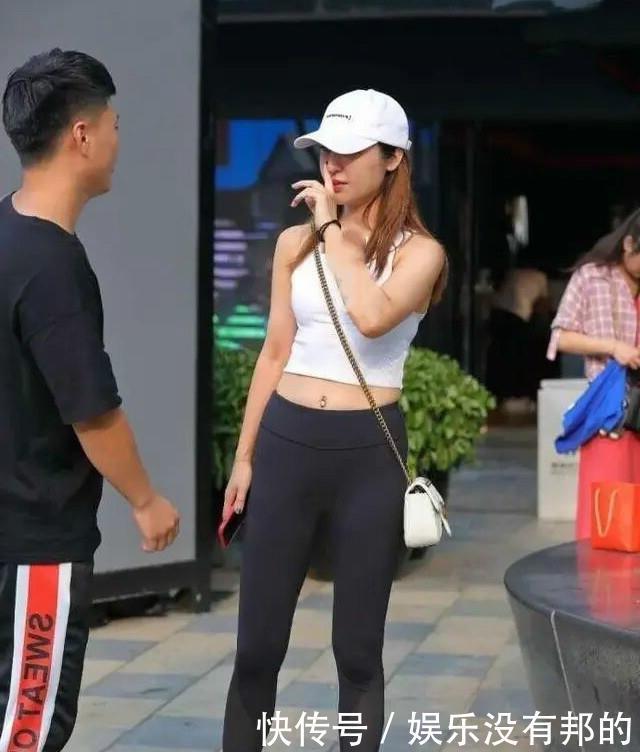 四女|奔四女多穿健身裤，单穿舒适体面，懂时尚的人都在穿