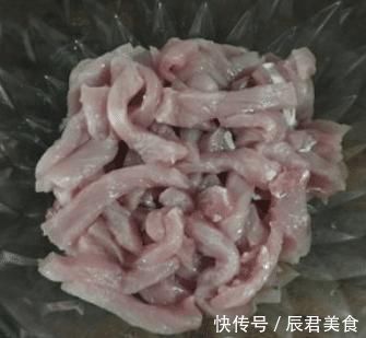 炸酥肉时，别直接用面粉了！教你正确方法，外酥里嫩，吃着香