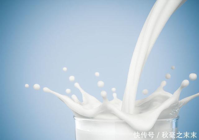 每天喝牛奶可以补钙北大教授大错特错,真正补钙的是这3件事