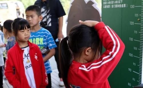 父母|女孩快来“月经”前，身体会发出几个信号，父母要知道做些什么