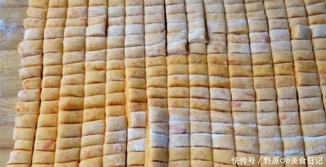 胡萝卜要多吃，教你新做法，加4个鸡蛋，营养美味，比吃肉还要香