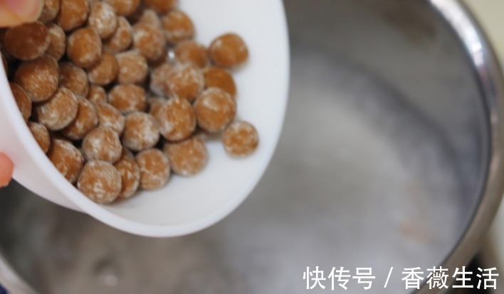 黑糖|奶茶店8元一杯的珍珠奶茶，自己也能在家做，无添加喝起来更放心