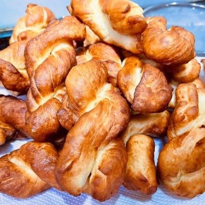 这道家喻户晓的外酥里软的麻花是怎么做的呢？
