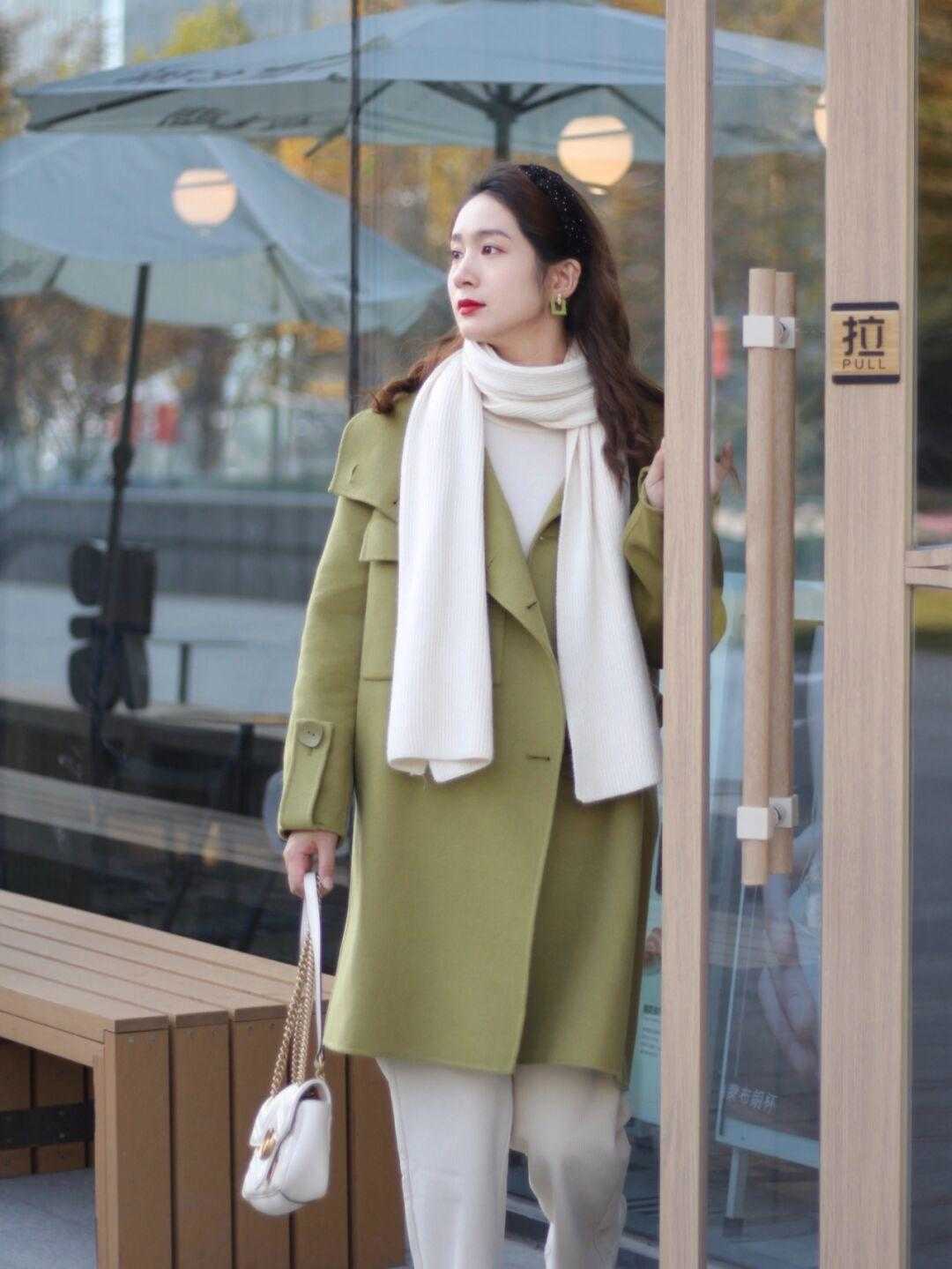 大衣|气质女人都爱“廓形大衣”,这么搭优雅显气质,微胖也能穿