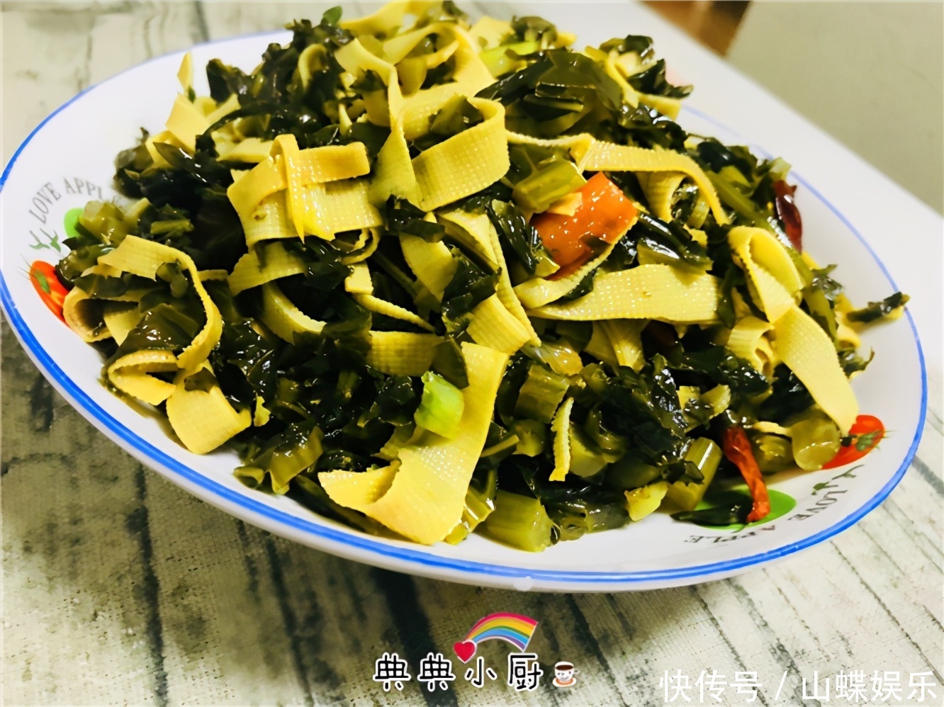 没胃口的时候，家常咸菜炒一炒，端上桌大家都抢着吃