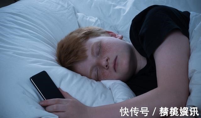 手机|14岁男孩沉迷手机,休学半年,心理学家:病根在父母情绪反应上