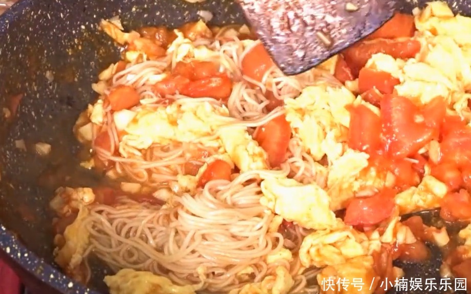 好吃|西红柿鸡蛋面好吃又诀窍,做法简单,汤浓味美,一大碗吃不够