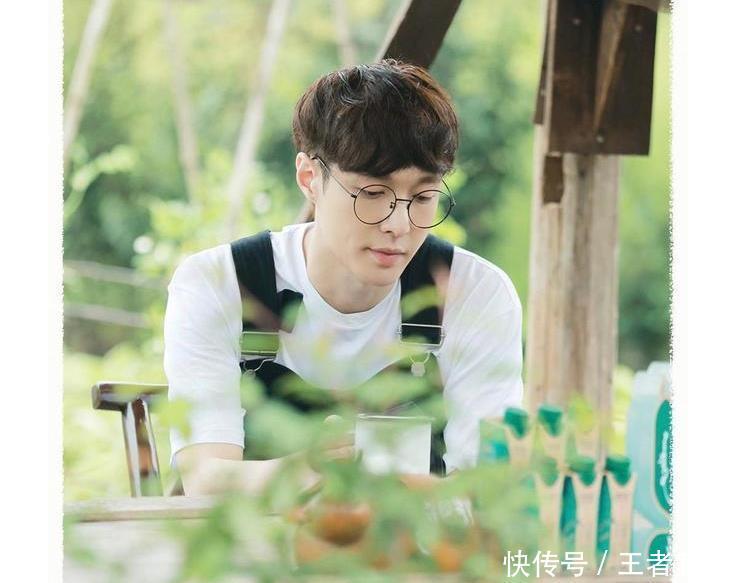 迪丽热巴|迪丽热巴吴磊姐弟爆火后,张艺兴杨紫强行姐弟营业,引网友热议