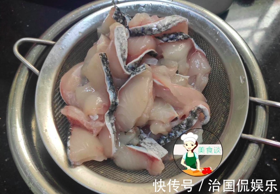 煮鱼片时，第一步先下锅就错了，厨师长教您一招，鱼嫩滑不腥不散