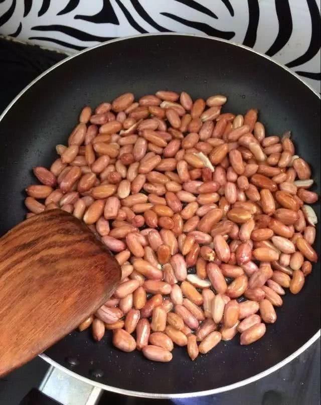 花生米|炒花生米,万万别直接下锅,多加这1步,香脆入味,放30天没事