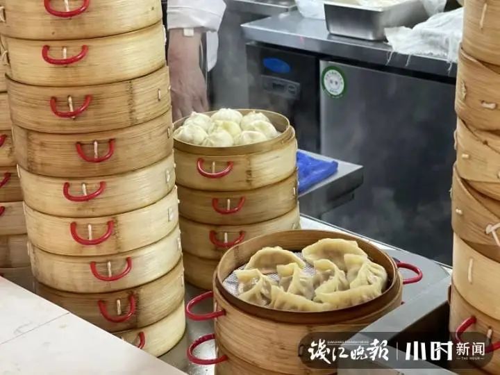 成龙大哥|小年轻都跑来打卡!这家新菜场玩“穿越”,现场细节亮了