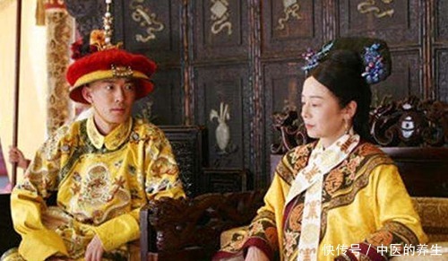 挖空|溥仪回忆童年潸然泪下,身体被贴身婢女挖空,饿坏了吃喂鱼馒头