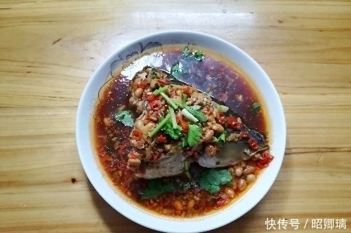 鱼头|半小时做4个菜，娘俩吃到肚子滚圆，婆婆这样下去可不行