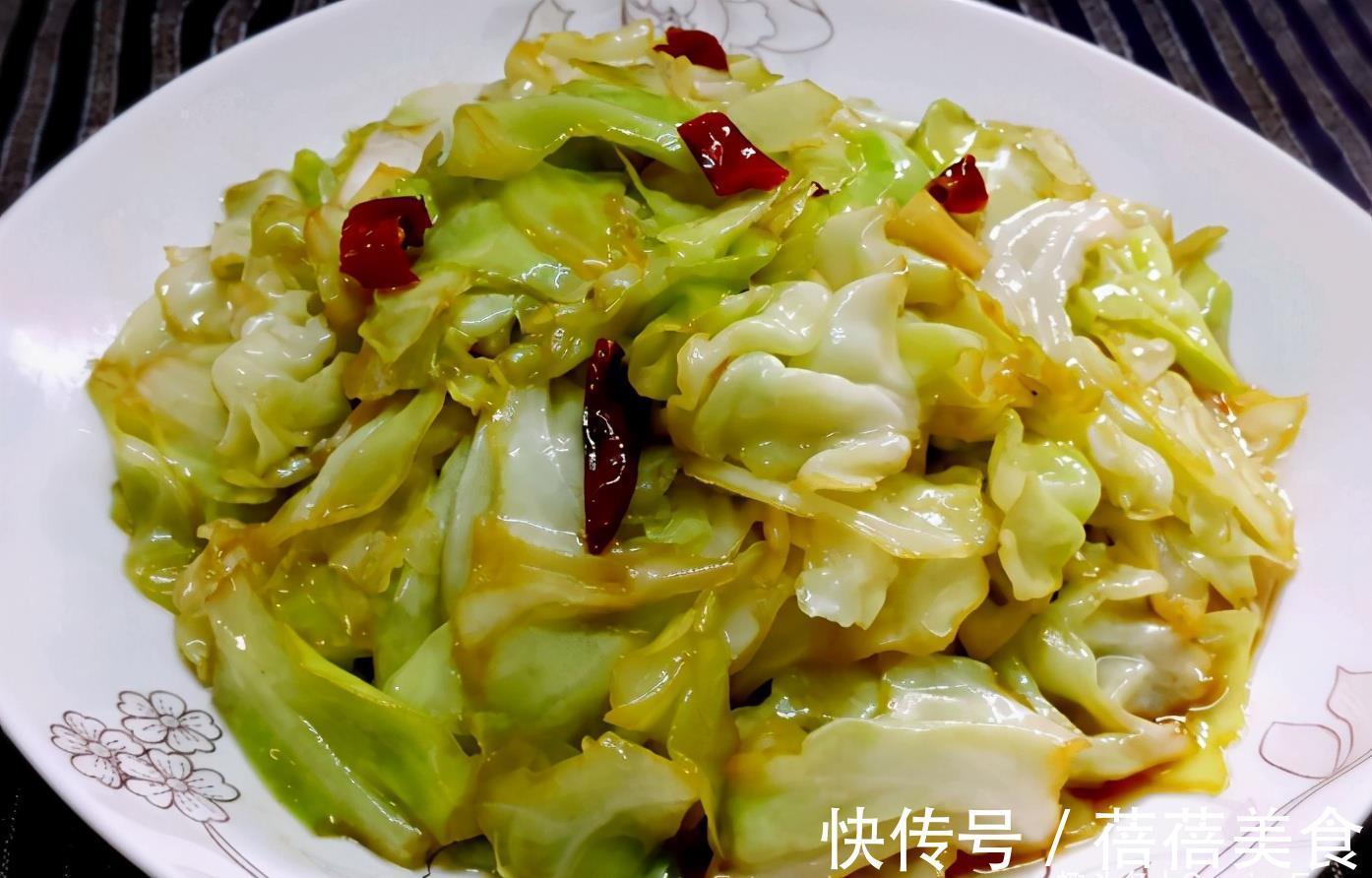 五花肉炒包菜|炒包菜，不焯水不过油，教您一个好方法，包菜清脆入味，好下饭