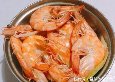 才知道,大虾这么煮才好吃!原来以前都错了,难怪腥味大肉不嫩