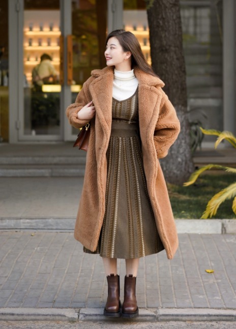 长筒靴|女神博主的穿搭指南,泰迪熊大衣+半身裙高级优雅,气场全开!