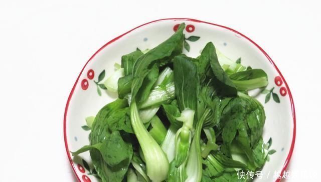 老公晚餐一人在家吃,煮一锅蔬菜香喷喷,我吃过饭还跟着吃了不少