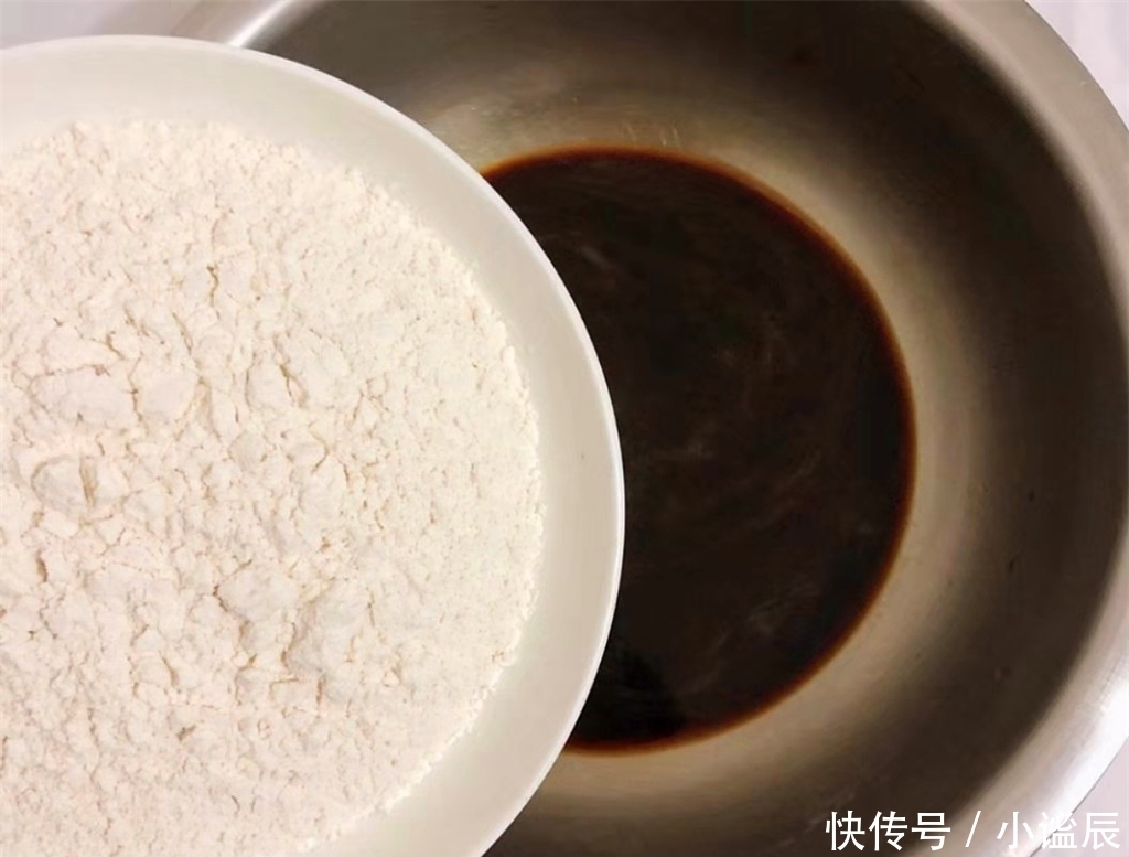 红糖发糕最好吃的做法,手不沾面,搅一搅,香甜蓬松