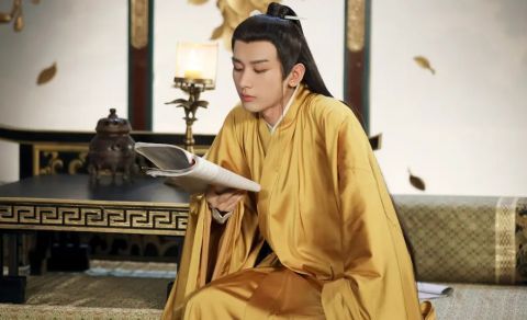 成毅|《与君歌》开播两天热度第1，成毅被吐槽没有帝王气势，太阴柔？