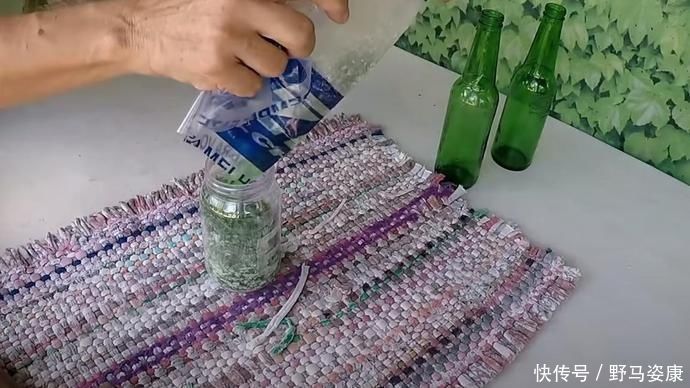 旧啤酒瓶我要留着，砸碎了和水泥，做个水磨石花盆比陶瓷的好看