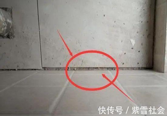 施工师傅|瓷砖能被贴成这样,这施工师傅也算是个人才,好气人!