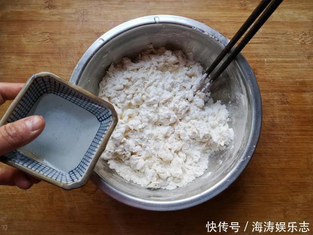 便宜|便宜又家常的韭菜盒子,在家轻松做,咬一口流油,香到邻居来敲门